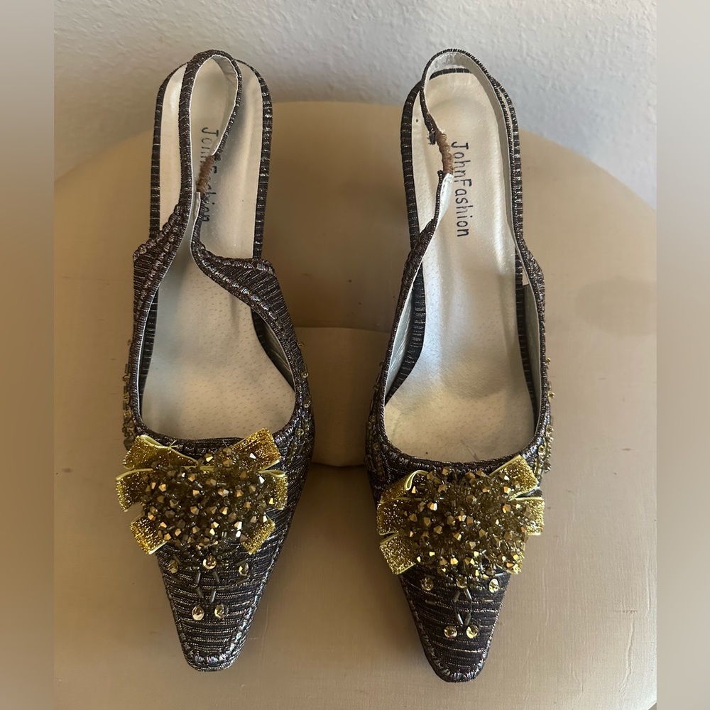 Size 9 gold w/bronze effects 3’ slingback fabric shoes w/beading and sequins